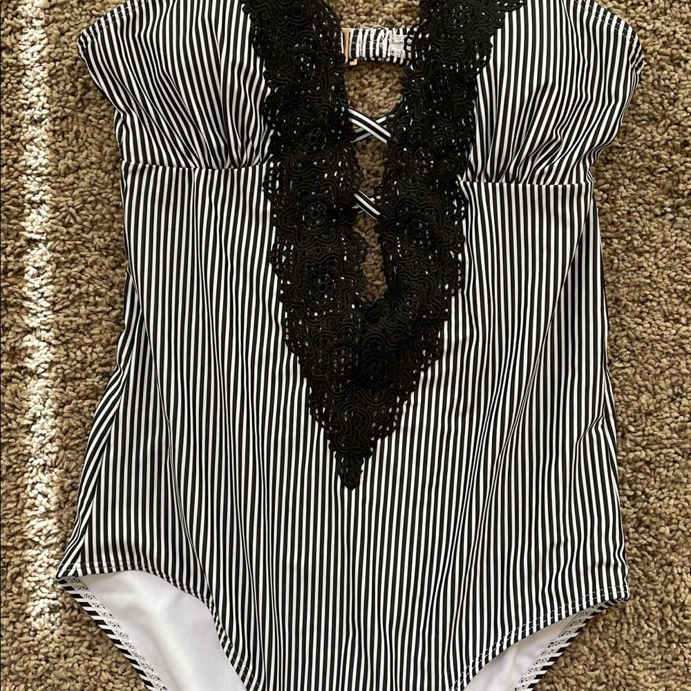 Cupshe Wish You Well lace Swimsuit